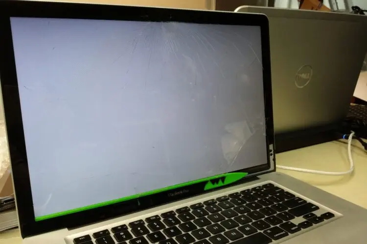 macbook cracked screen macbook cracked screen