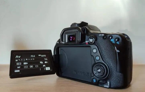 EOS 80D ボディのみ（液晶モニター不具合品） EOS 80D ボディ 中古価格