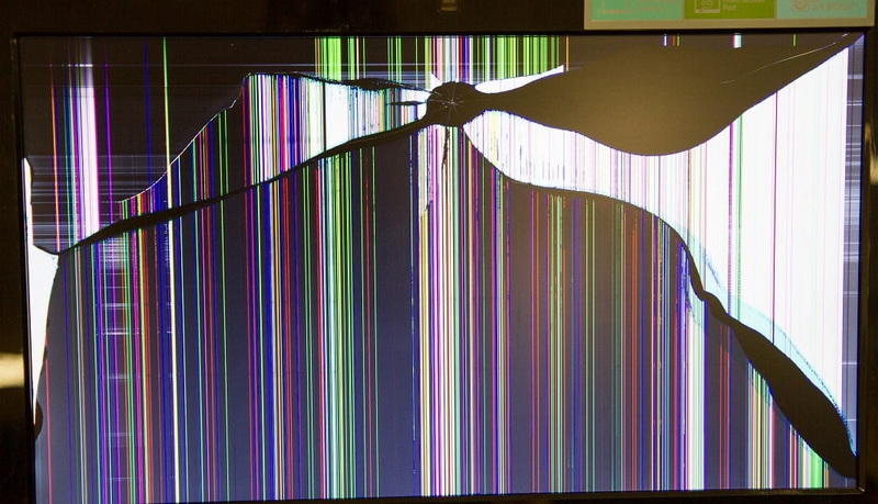 LCD Screen Crack Without Touch