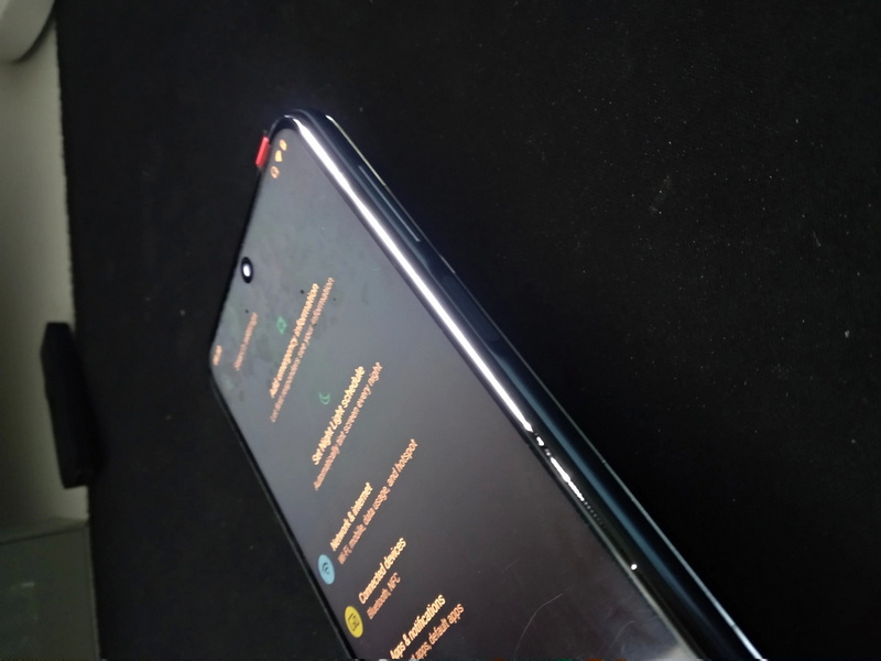 the glue between the glass and the lcd is starting to come