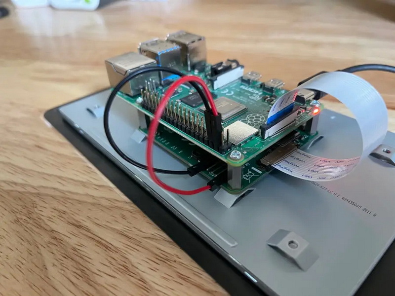 How To Power A Raspberry Pi with A 7 Inch Touchscreen Safely?