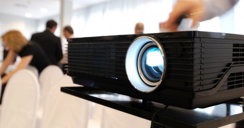How Does LCD Screen in Projectors Work?