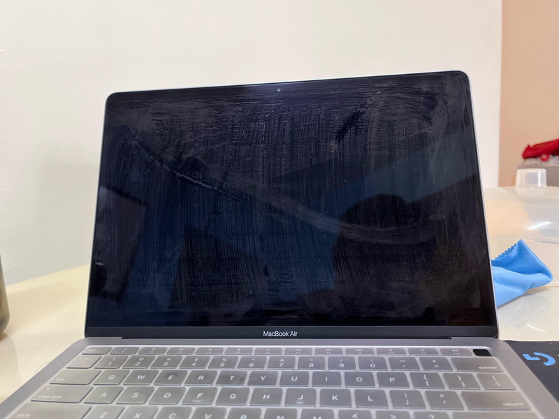 Clean An Lcd Screen with Rubbing Alcohol