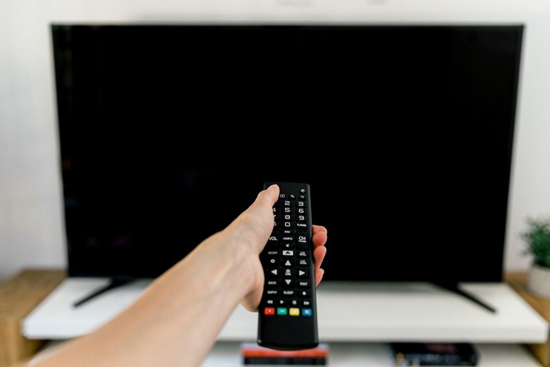 how to clean tv screen