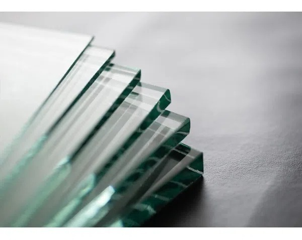 What is difference between Dragontrail Glass and Gorilla Glass?