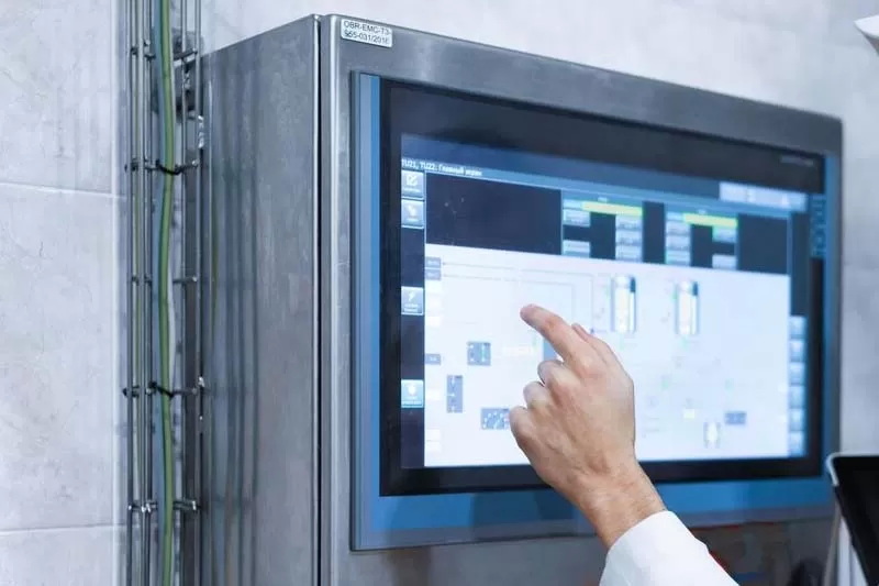 What Are The Key Features of An Industrial Touchscreen?