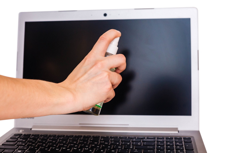 clean a LCD screen